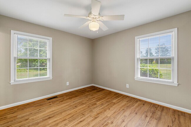 Building Photo - Large Renovated Ranch Home, Two Kitchens & Two Living Areas, Hardwood Flooring, Deck, Fenced!