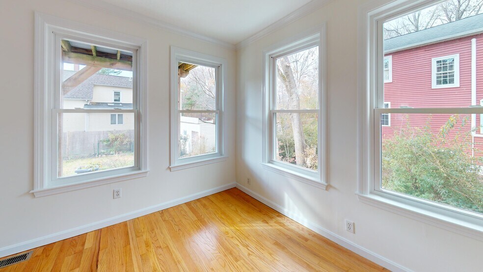 Building Photo - 8 Haven St