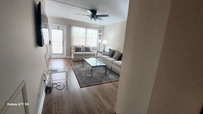 Building Photo - 2044 Yarmouth E