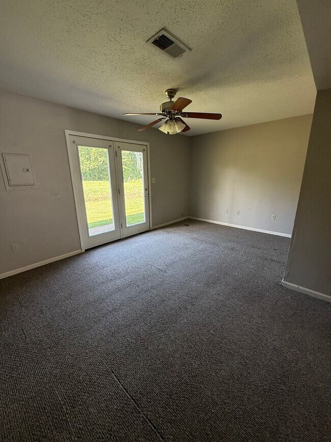 Building Photo - Desirable Modern Townhouse in Martin!