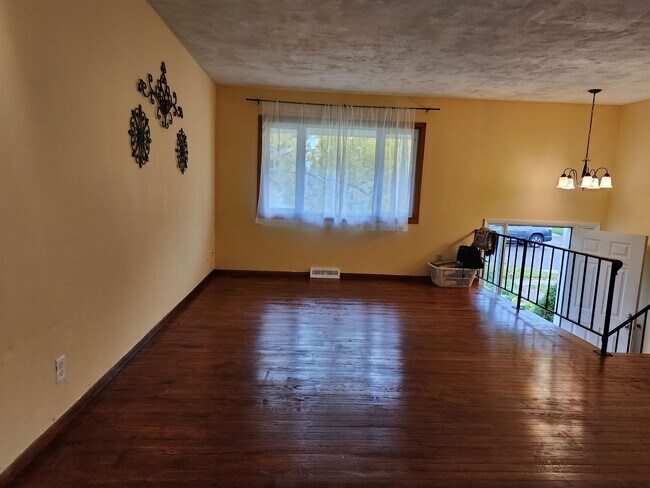 Building Photo - 9225 Carol Ann Dr
