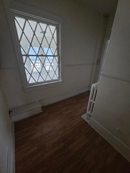 Building Photo - 806 13th St