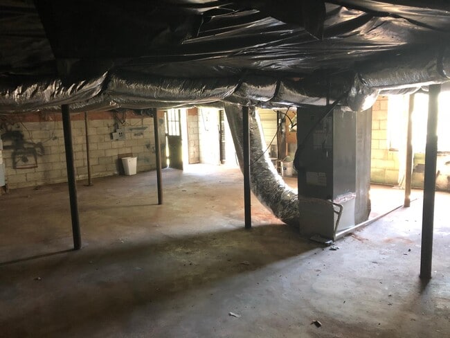 Building Photo - 119 Merrilat Ave