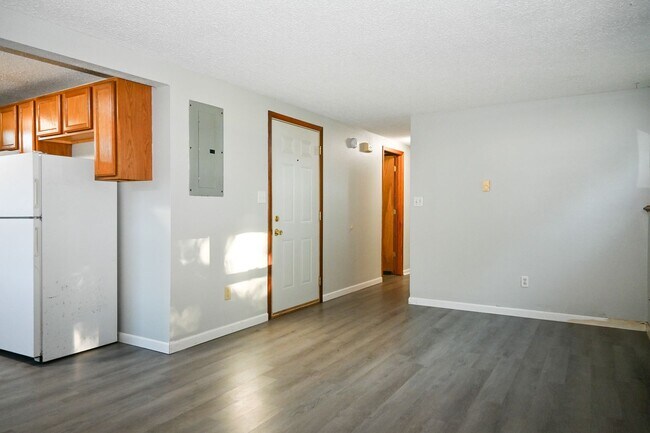 Building Photo - 723 S 25th St