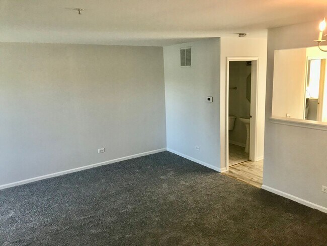 Building Photo - Waterfront, River Mill Crossings Townhome ...