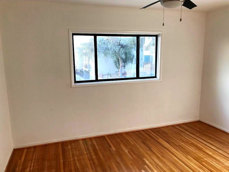 Building Photo - 4425 Maplewood Ave