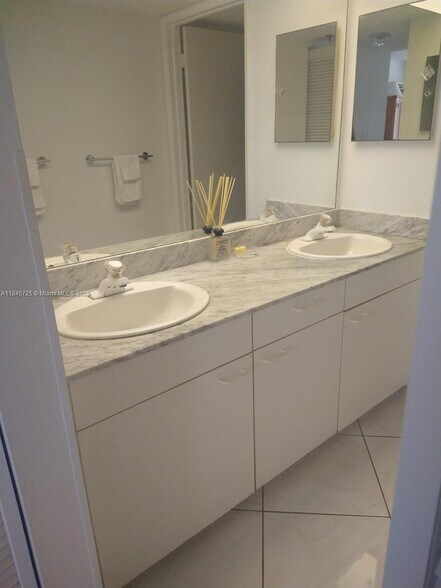 Building Photo - 9341 Collins Ave