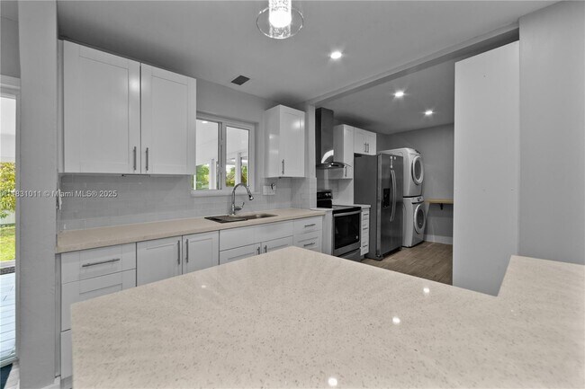 Building Photo - 16400 SW 100th Ct