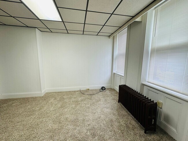 Building Photo - Two Bedroom House, Downtown Area