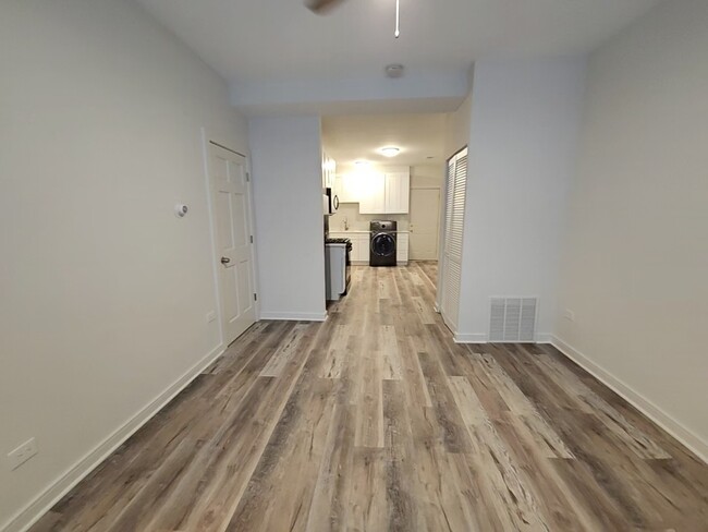 Building Photo - 2216 W 21st Pl