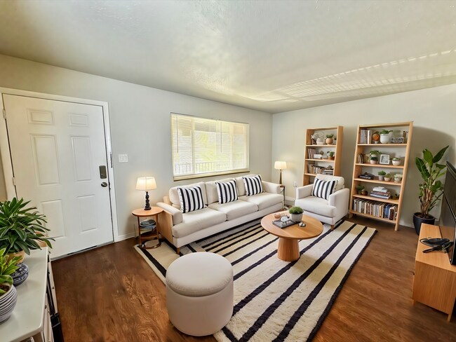 Primary Photo - 831 Fontmore Rd