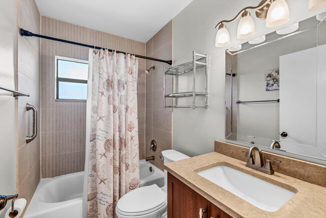Building Photo - 4527 Carambola Cir S