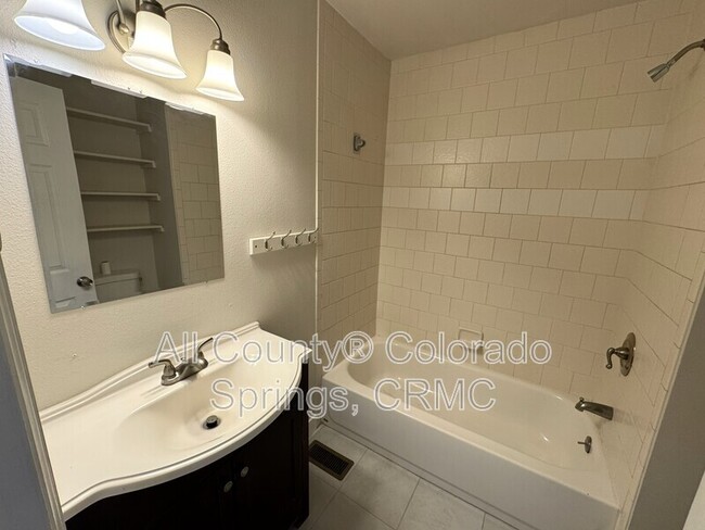 Building Photo - 1138 Delaware Dr