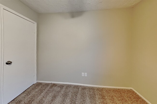 Building Photo - 2621 Elder Rd