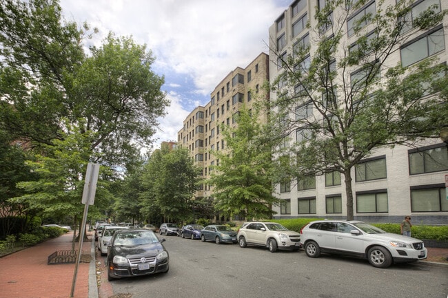Building Photo - 1010 25th St NW