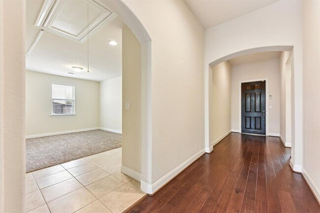 Building Photo - 5708 Viejo Dr