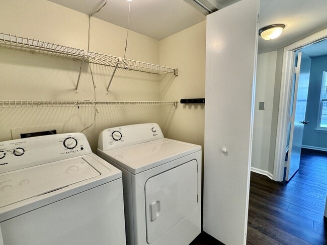 Building Photo - Just Updated & Ready NOW! A Pet Friendly H...