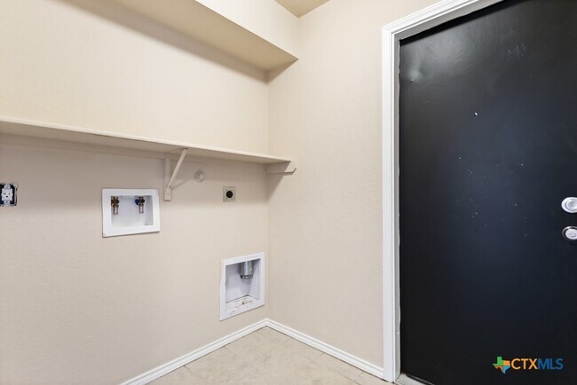 Building Photo - 1533 Redbridge Dr