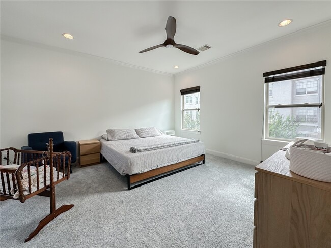 Building Photo - 2 Hermann Park Ct