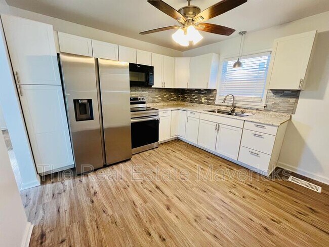 Building Photo - 533 E 52nd St