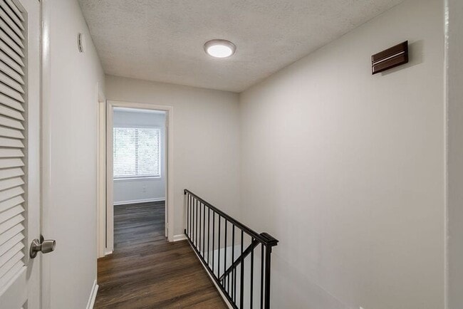 Building Photo - 134 Fernbanks Ct