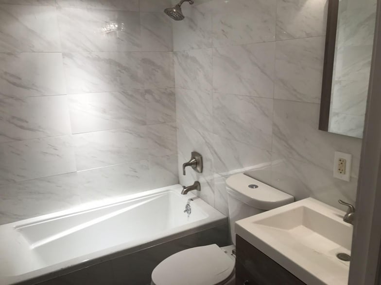 Building Photo - 131 street