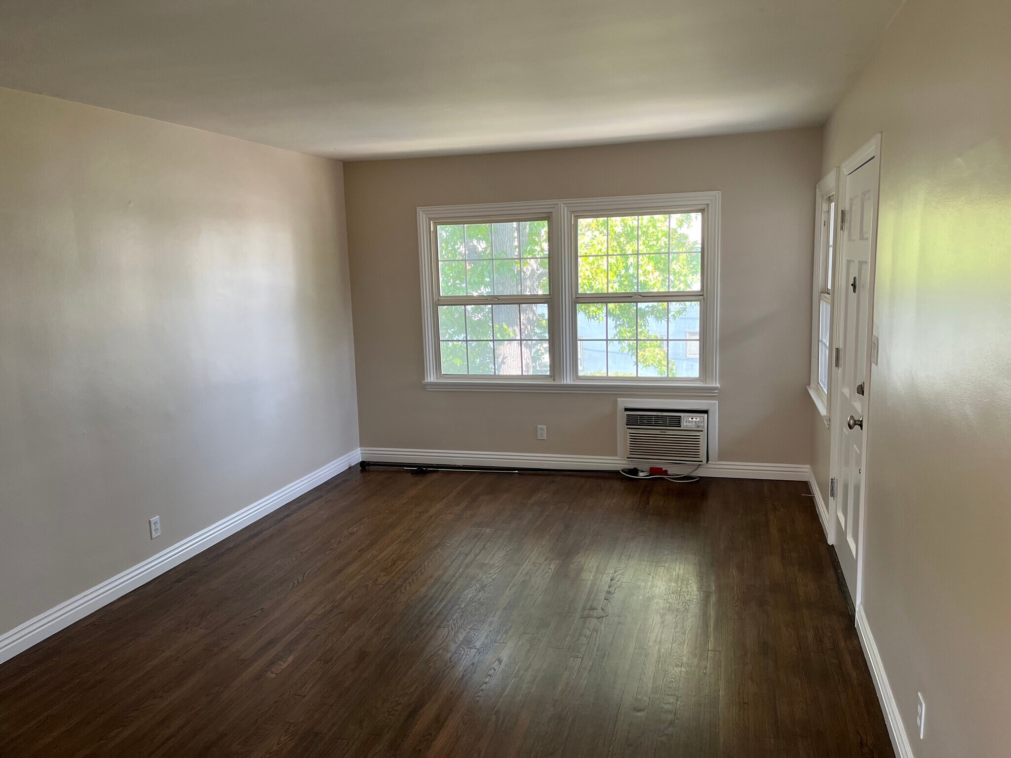 Building Photo - 5057 Cahuenga Blvd