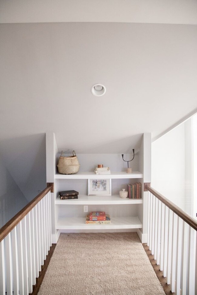 Building Photo - 3 Bed, 3.5 Bath Home w/ 2 Car Garage in East Nashville