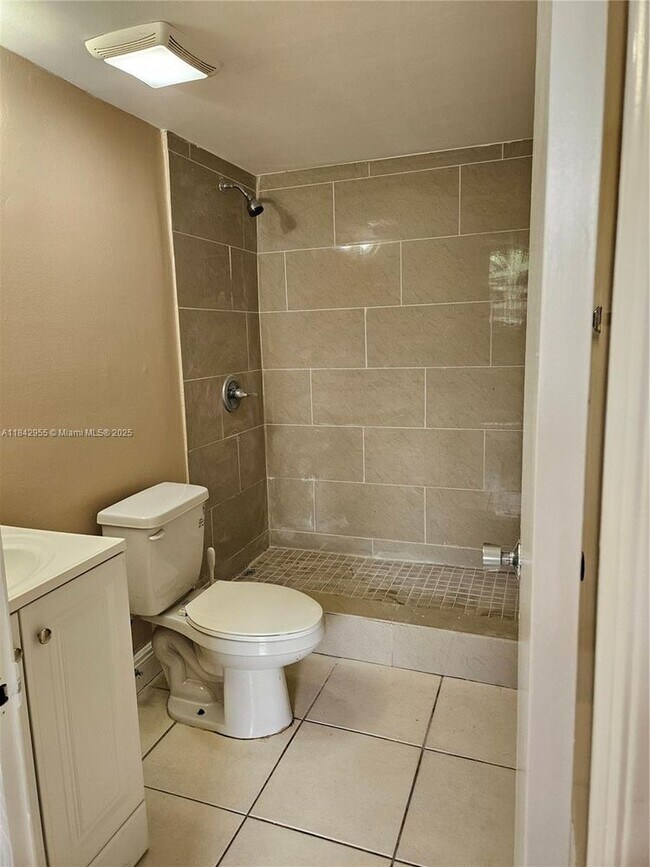 Building Photo - 8006 SW 149th Ave