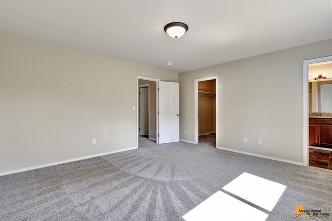 Building Photo - Beautiful 3-Bedroom Half Duplex in Eagle R...