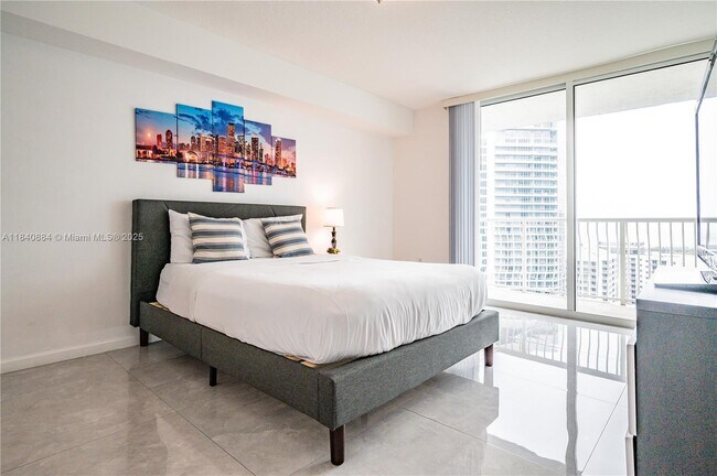 Building Photo - 1200 Brickell Bay Dr