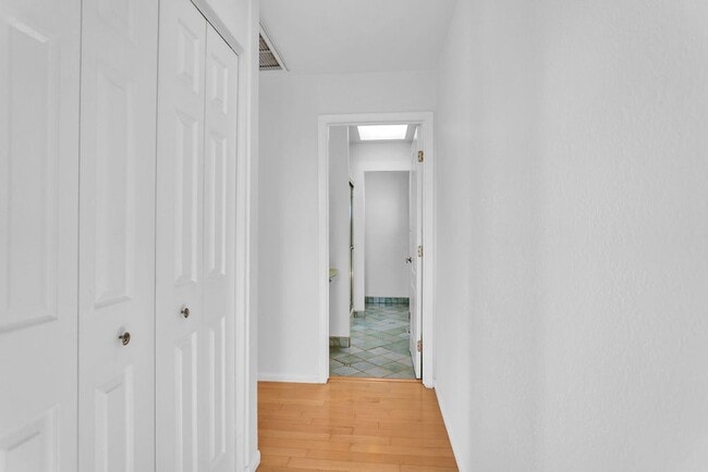 Building Photo - Great two story home in Pacific Beach close to the bay!