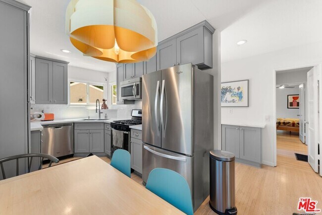 Building Photo - 1338 Montecito Cir