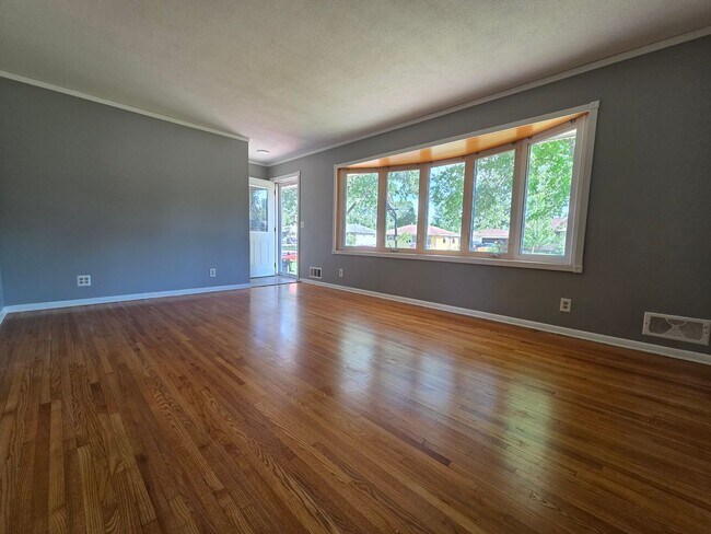 Building Photo - Renovated Beauty in Spring Lake Park