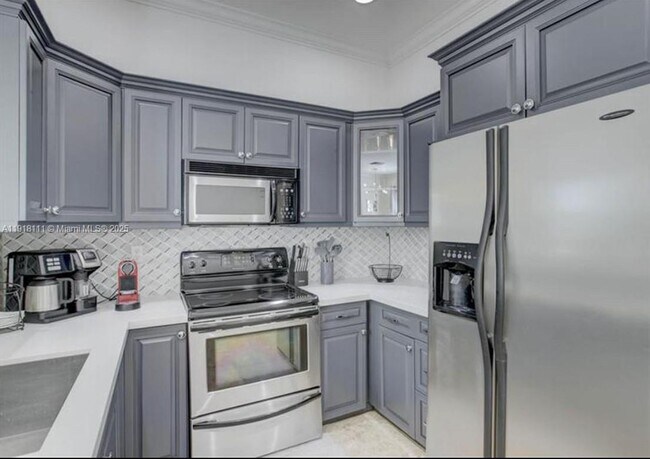 Building Photo - 601 NE 11th Ave