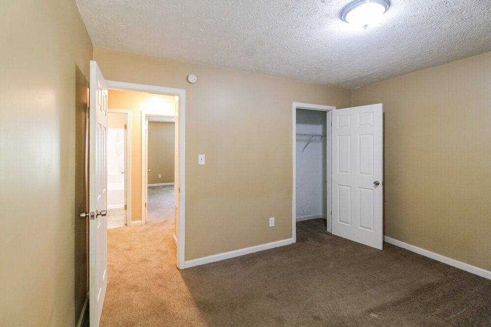 Building Photo - 35 Oakview Dr