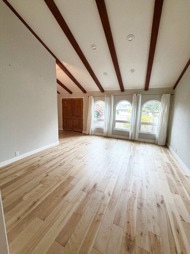 Building Photo - 5427 Yerba Buena Rd