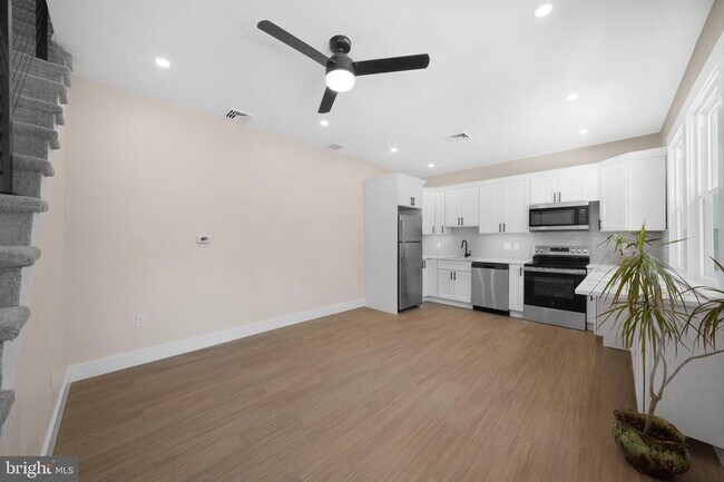 Building Photo - 71 Dreamland Park Dr