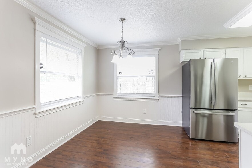 Building Photo - 633 Radnor Ln