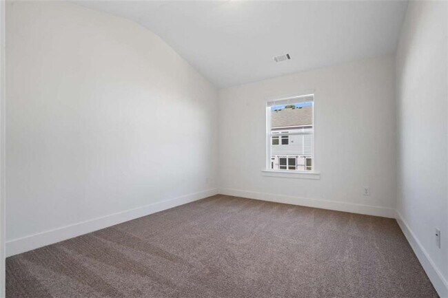 Building Photo - 61 Auburn Wds Dr