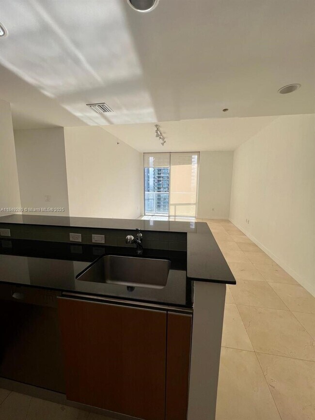 Building Photo - 1060 Brickell Ave