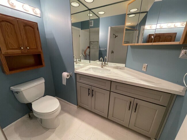 Building Photo - 3720 Jardin St