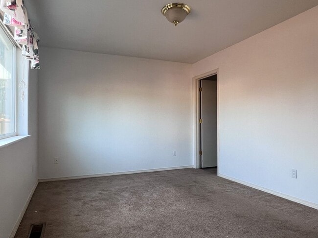 Building Photo - OWN190