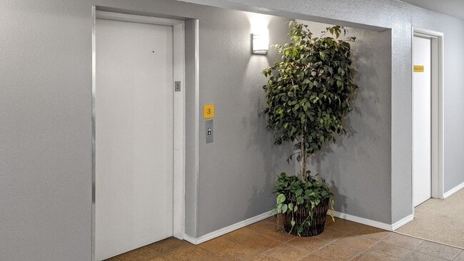 Elevator - 15433 Country Club Dr