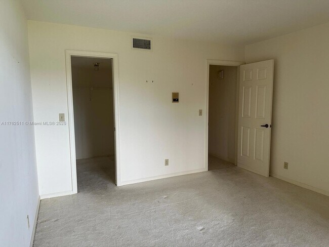 Building Photo - 12524 Shoreline Dr