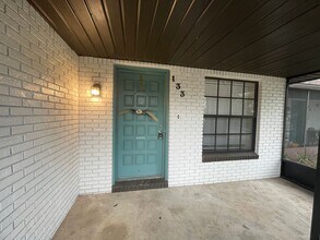 Building Photo - The Vanda Apartments | 1 & 2 Bedroom Apart...