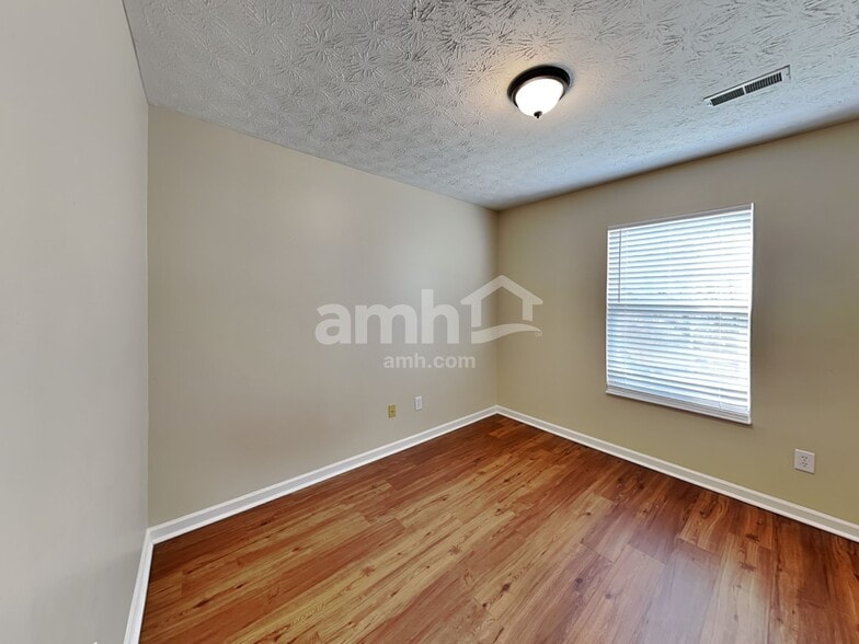 Building Photo - 9 Finch Ct