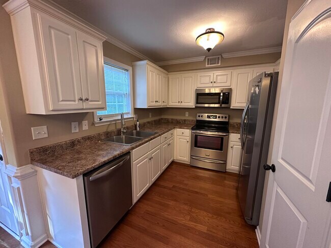 Building Photo - 2009 Dundee Way