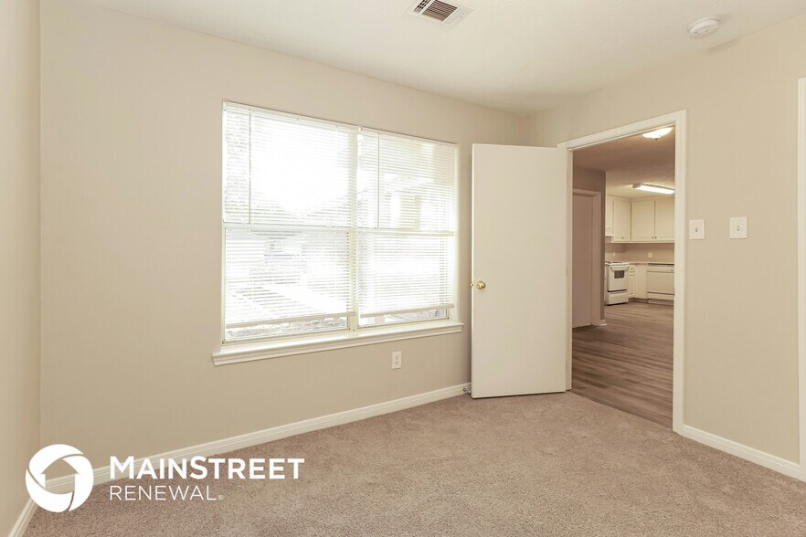 Building Photo - 16360 Hidden River Ct