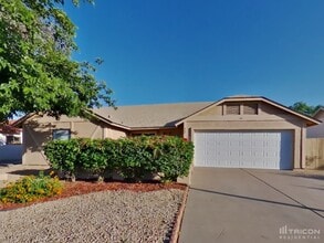 Building Photo - 669 W Barrow Dr